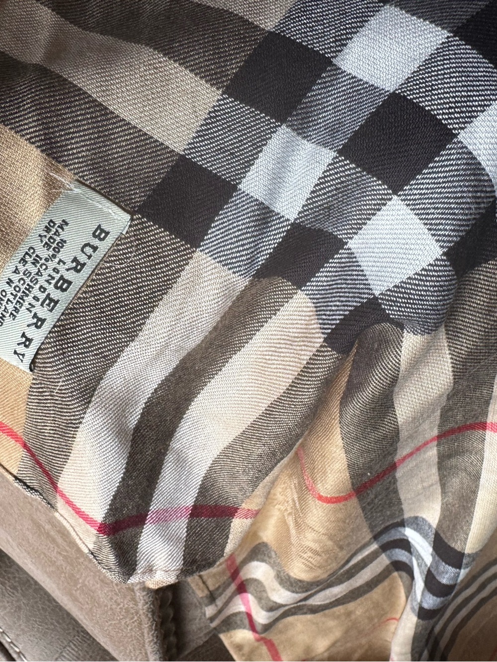 Burberry Large Cashmere Scarf NWOT’s 100% Cashmere - Picture 7 of 7